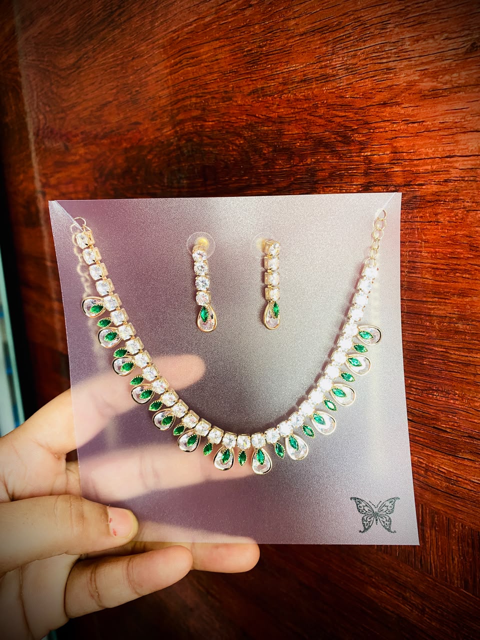 Elegant Teardrop Necklace with matching earrings - Green